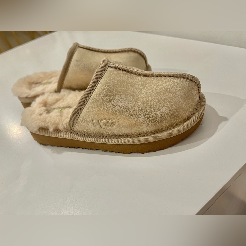 UGGS KIDS FUR SLIPPERS TASMEN SIZE 11